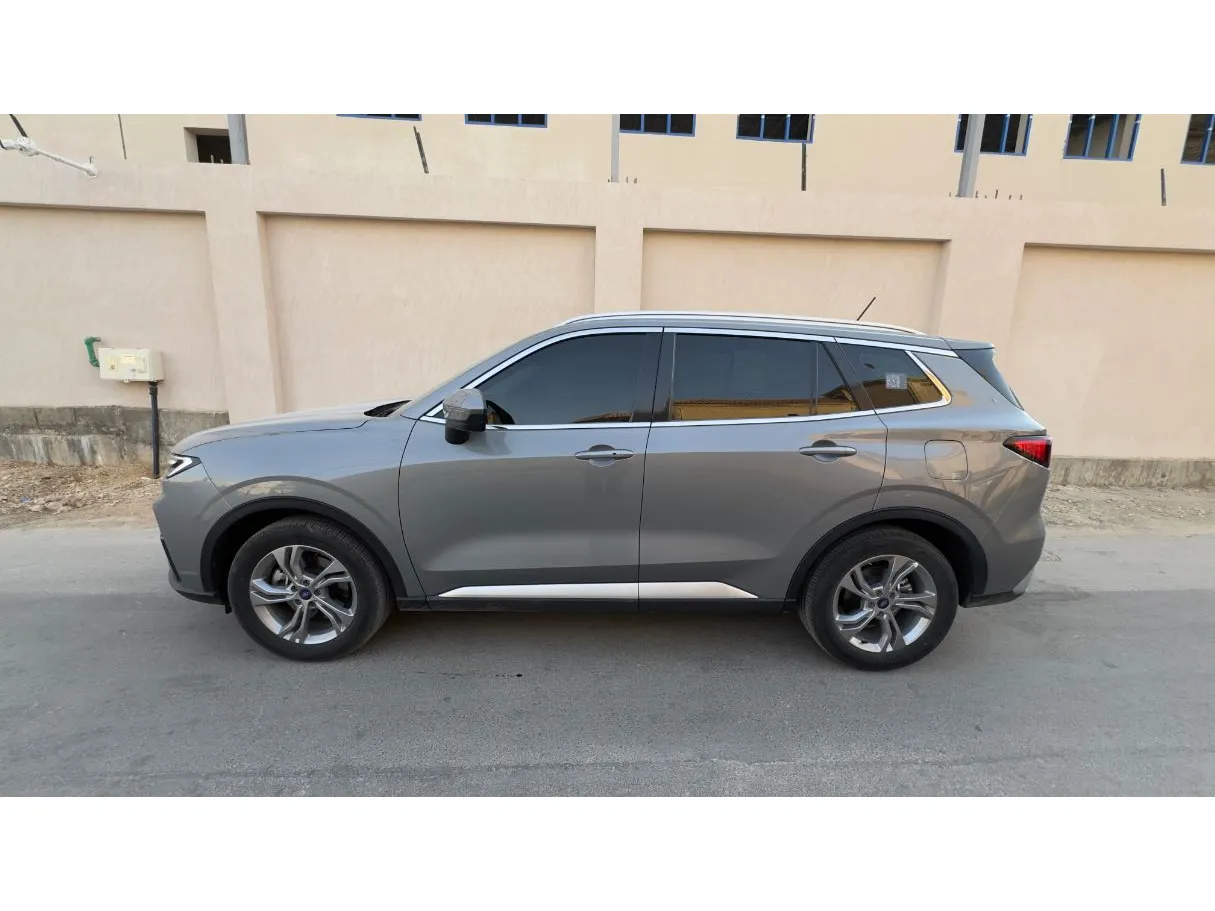 Car image 8