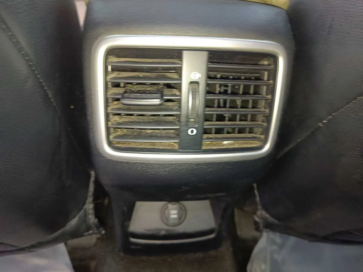 Car image 29