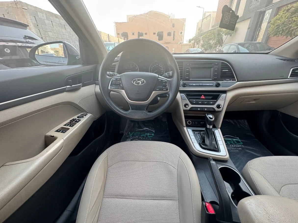 Car image 16