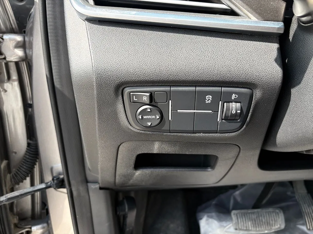 Car image 26