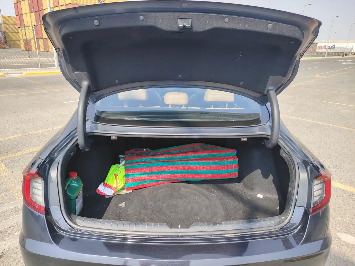 Car image 26