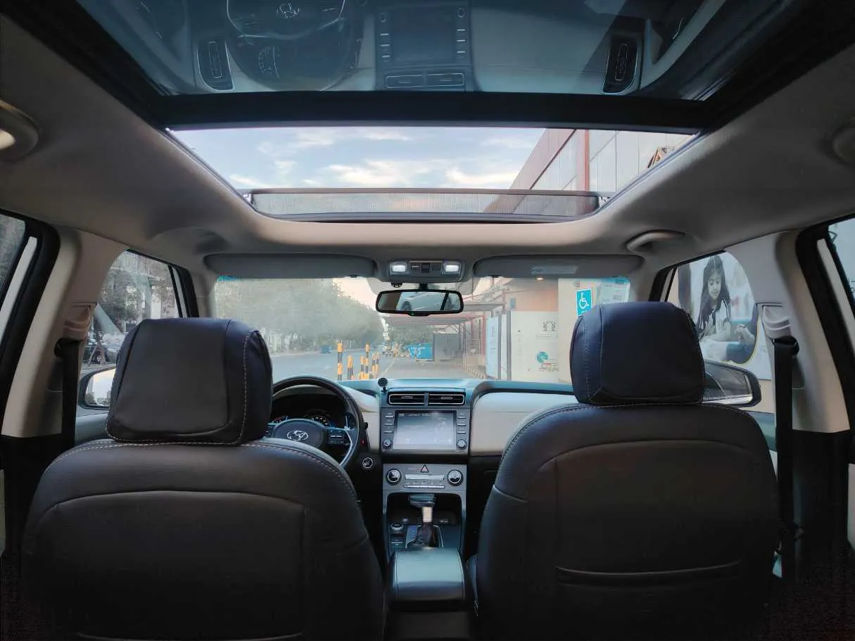 Car image 18