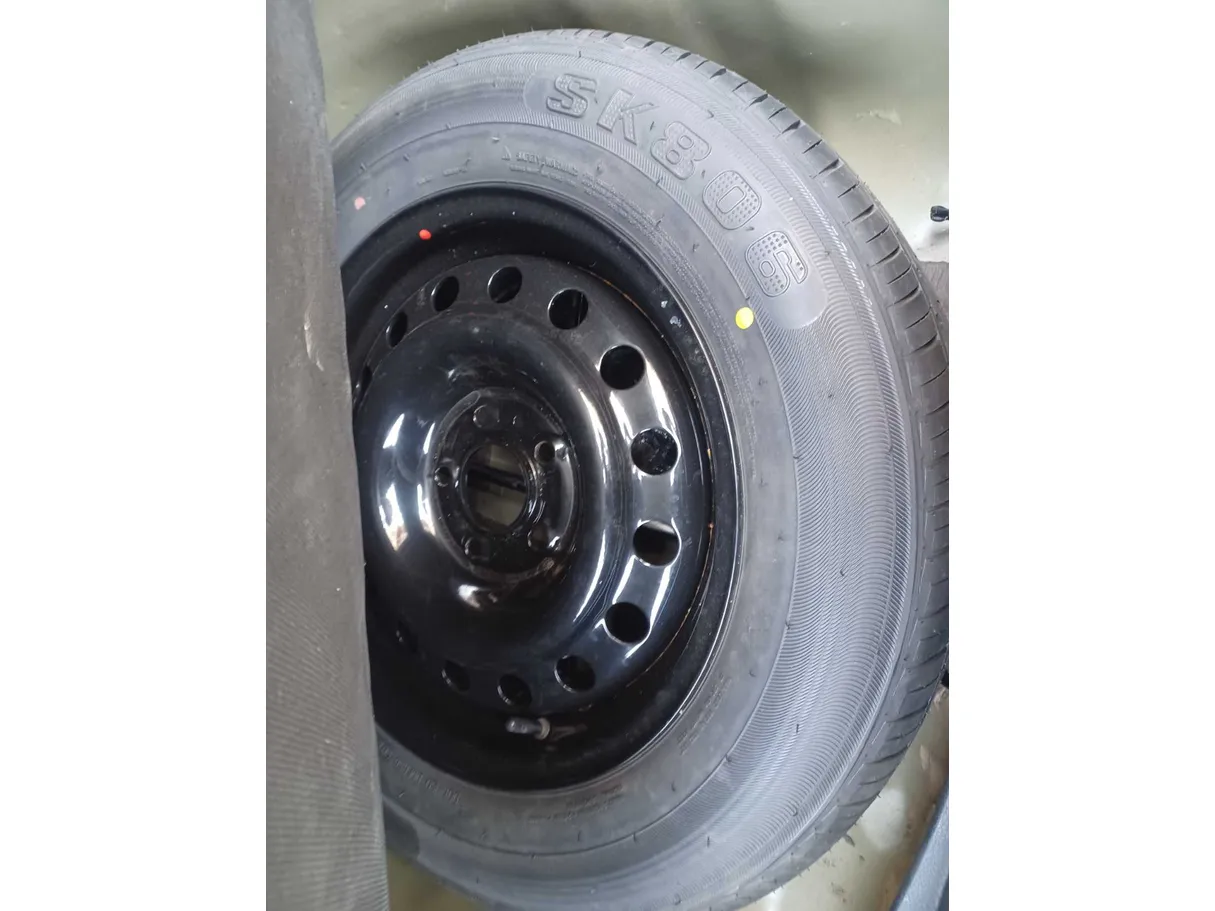 Car image 24