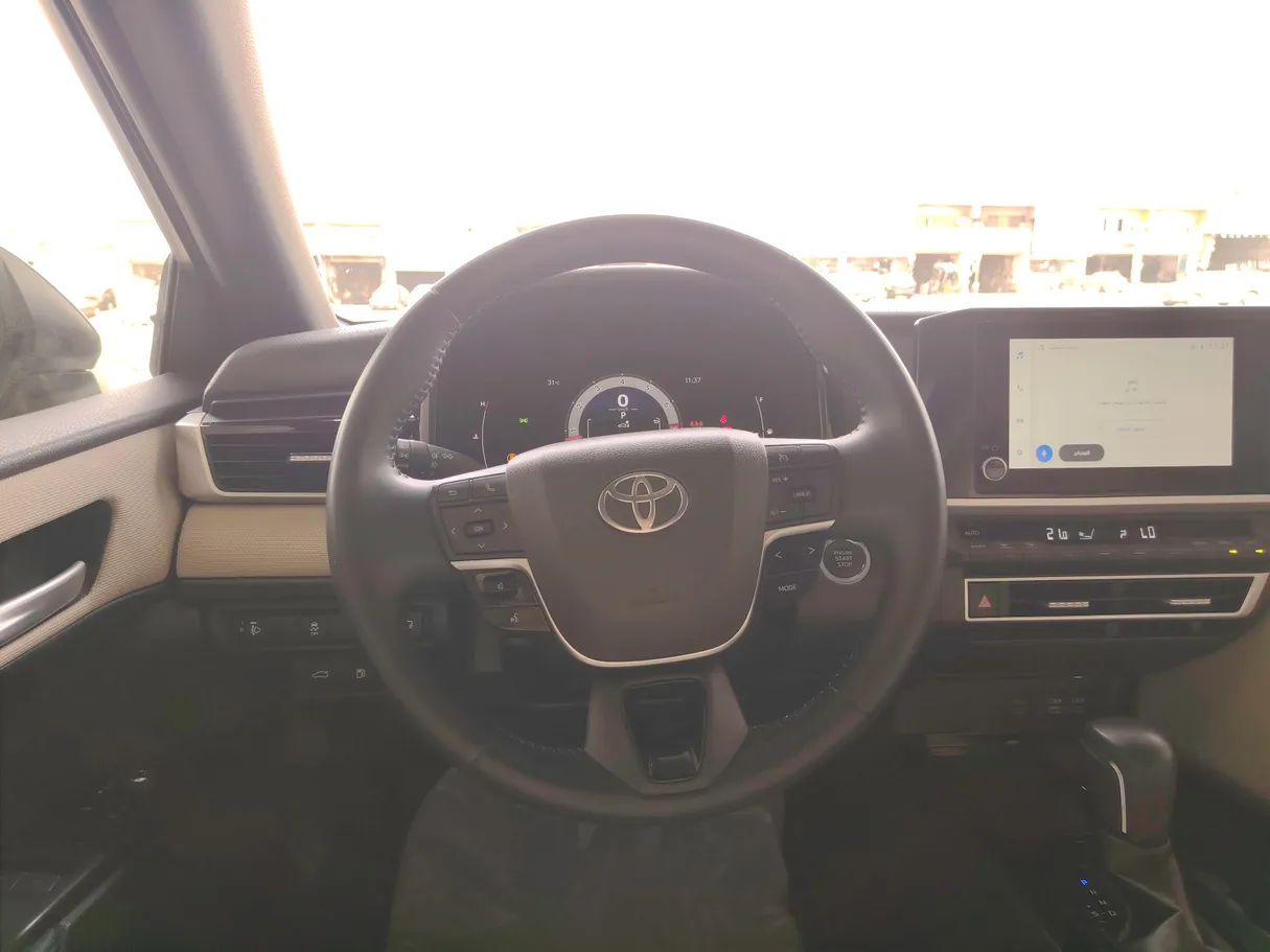 Car image 26