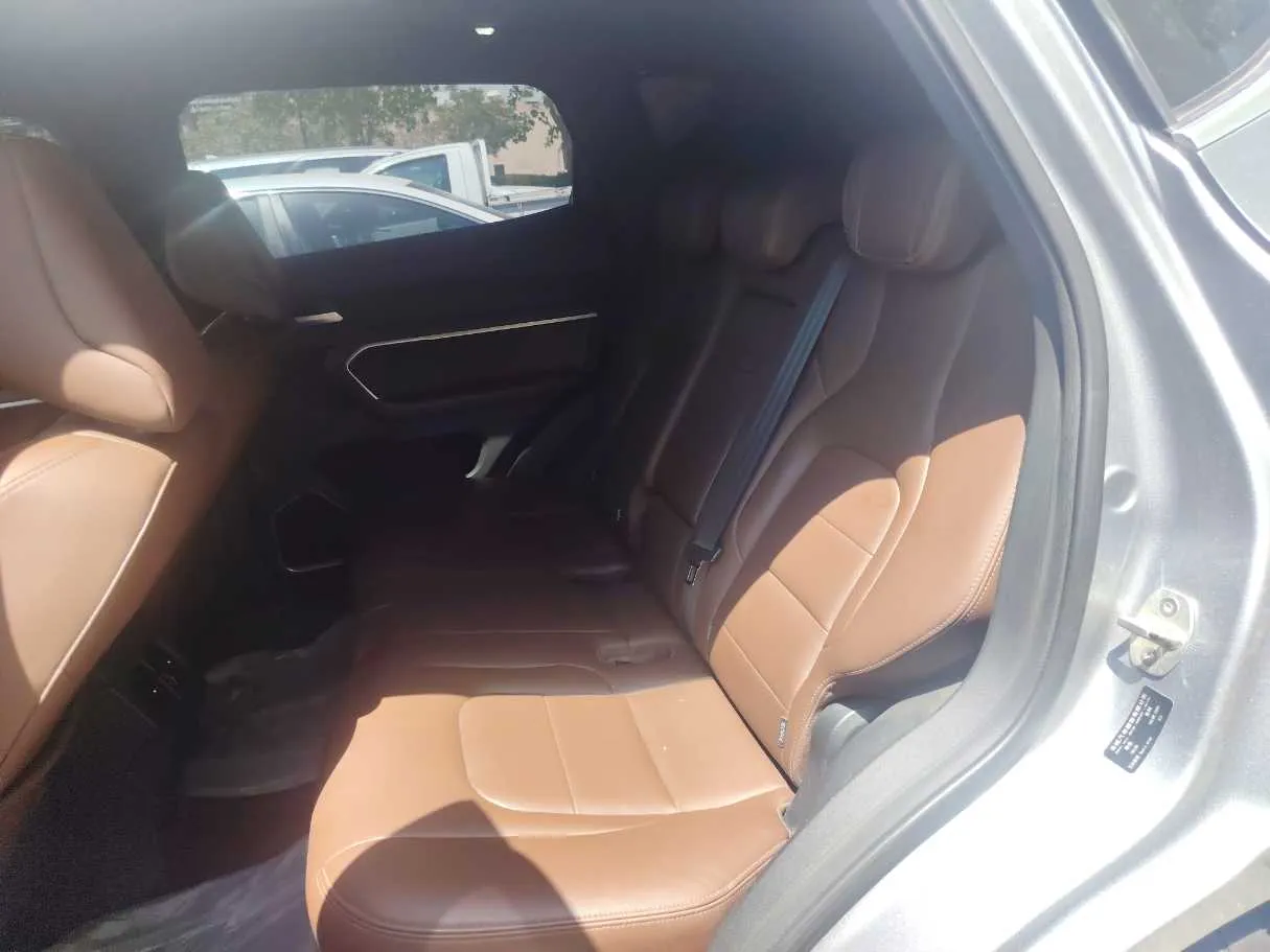 Car image 16