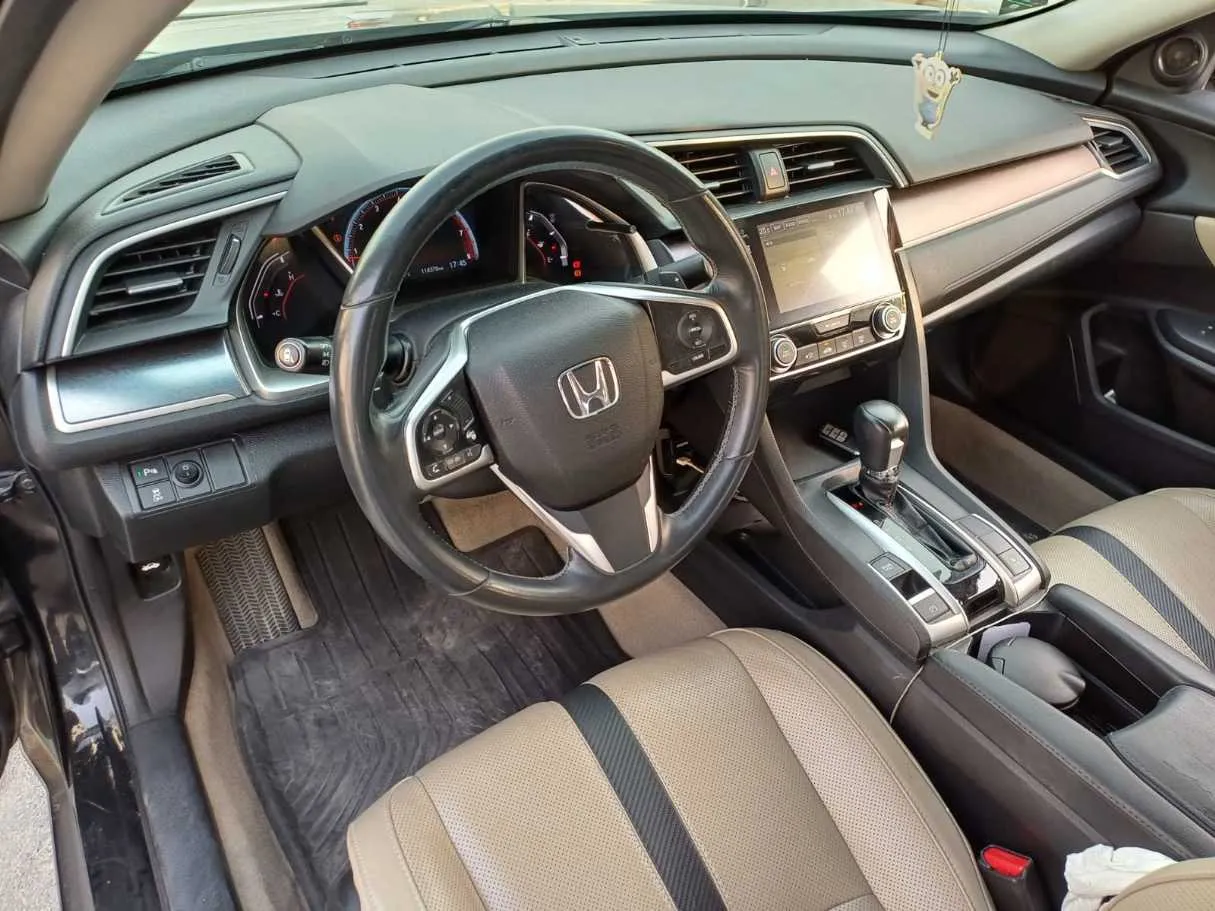 Car image 11