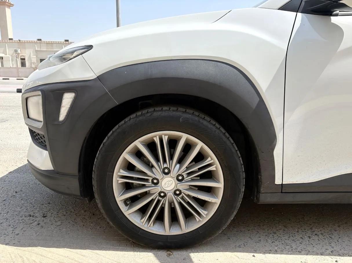 Car image 9