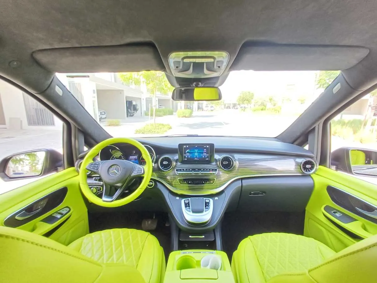 Car image 19