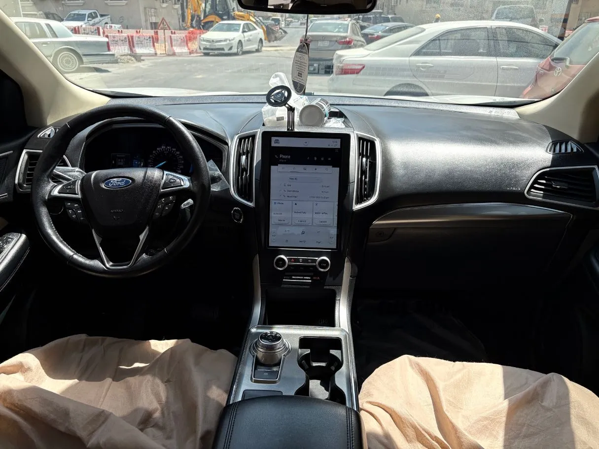 Car image 17