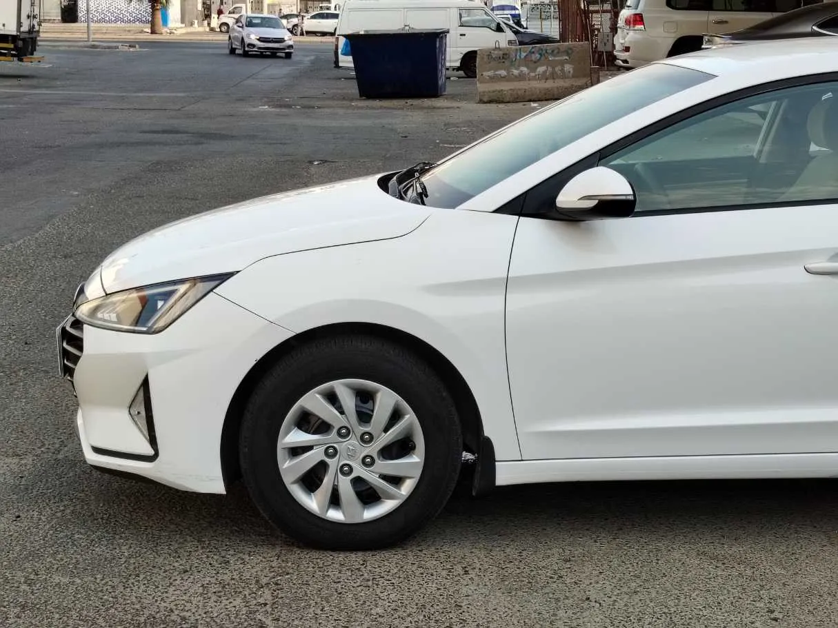 Car image 9