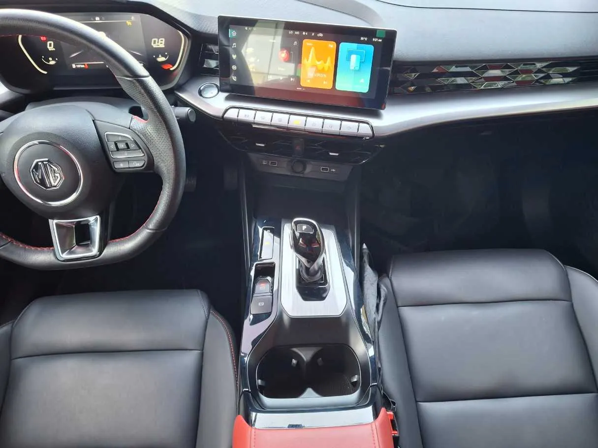 Car image 16