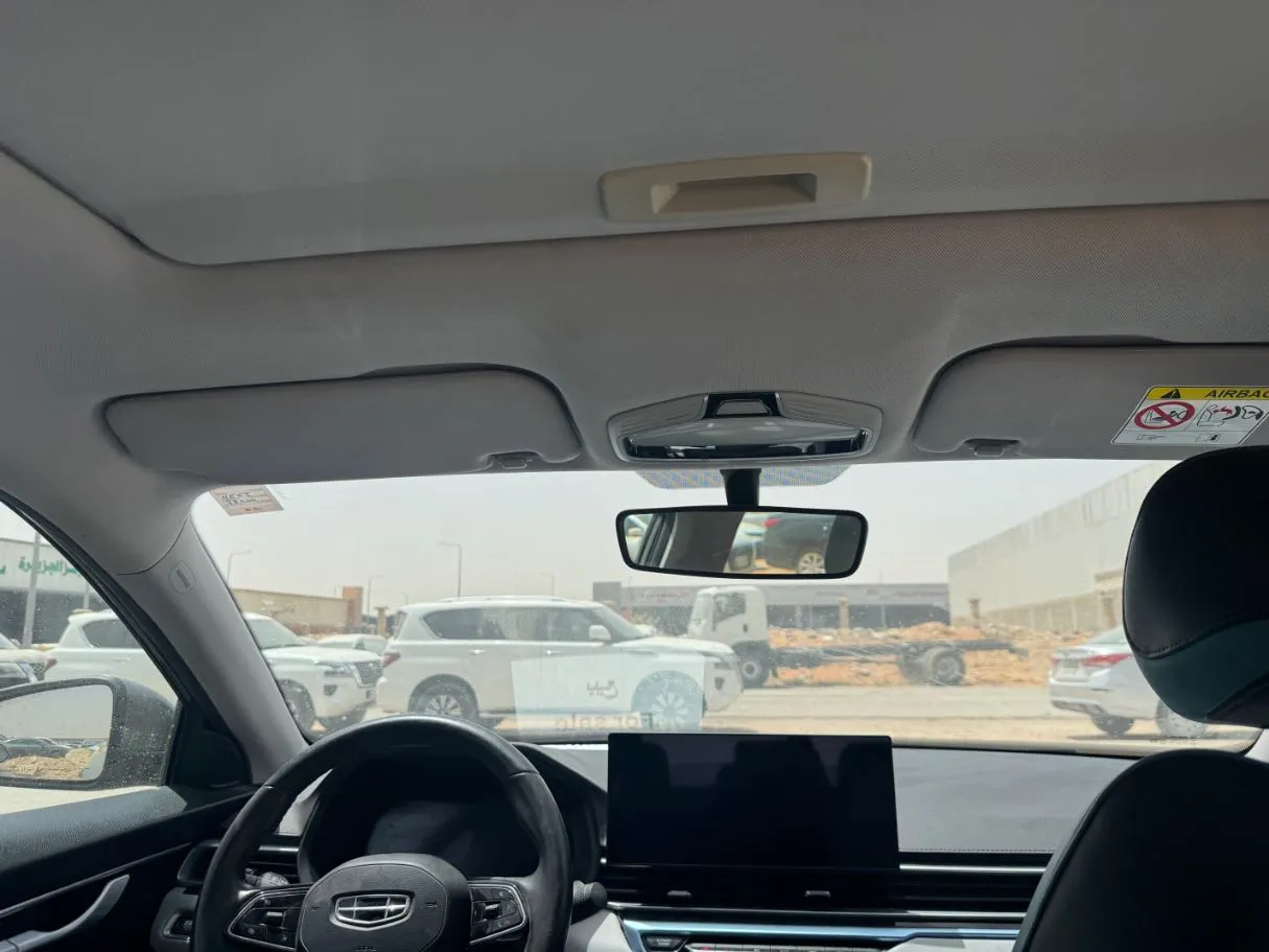 Car image 14