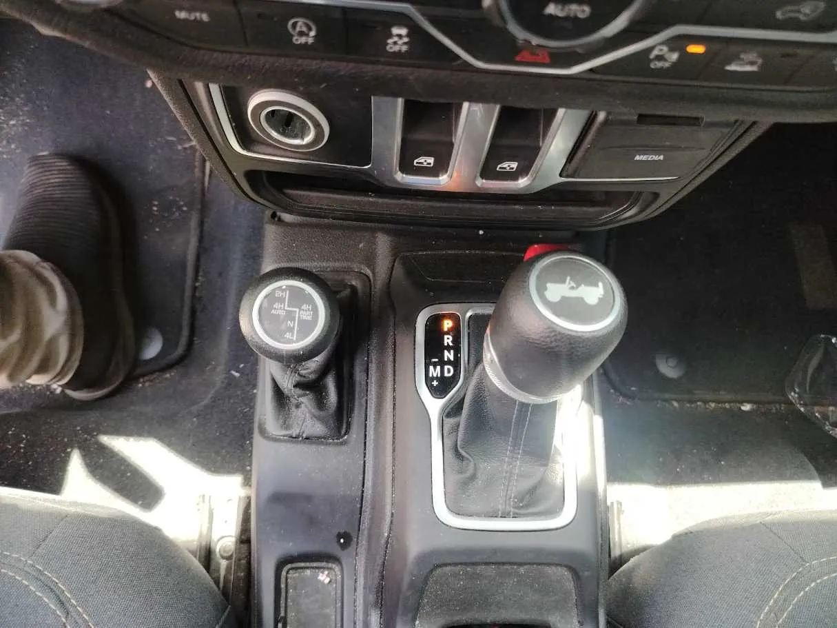 Car image 26