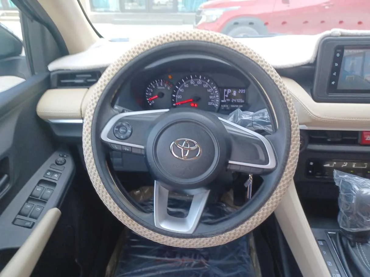 Car image 16
