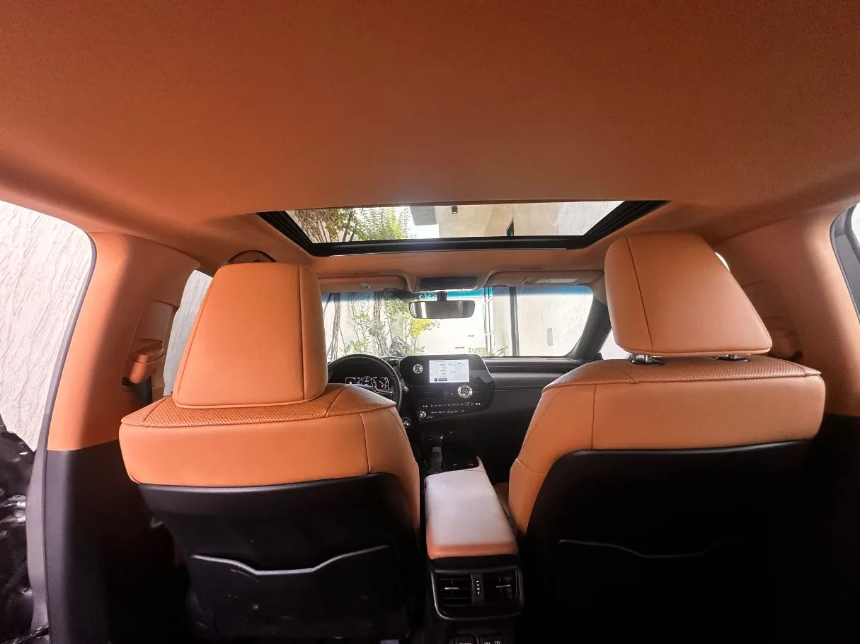 Car image 16