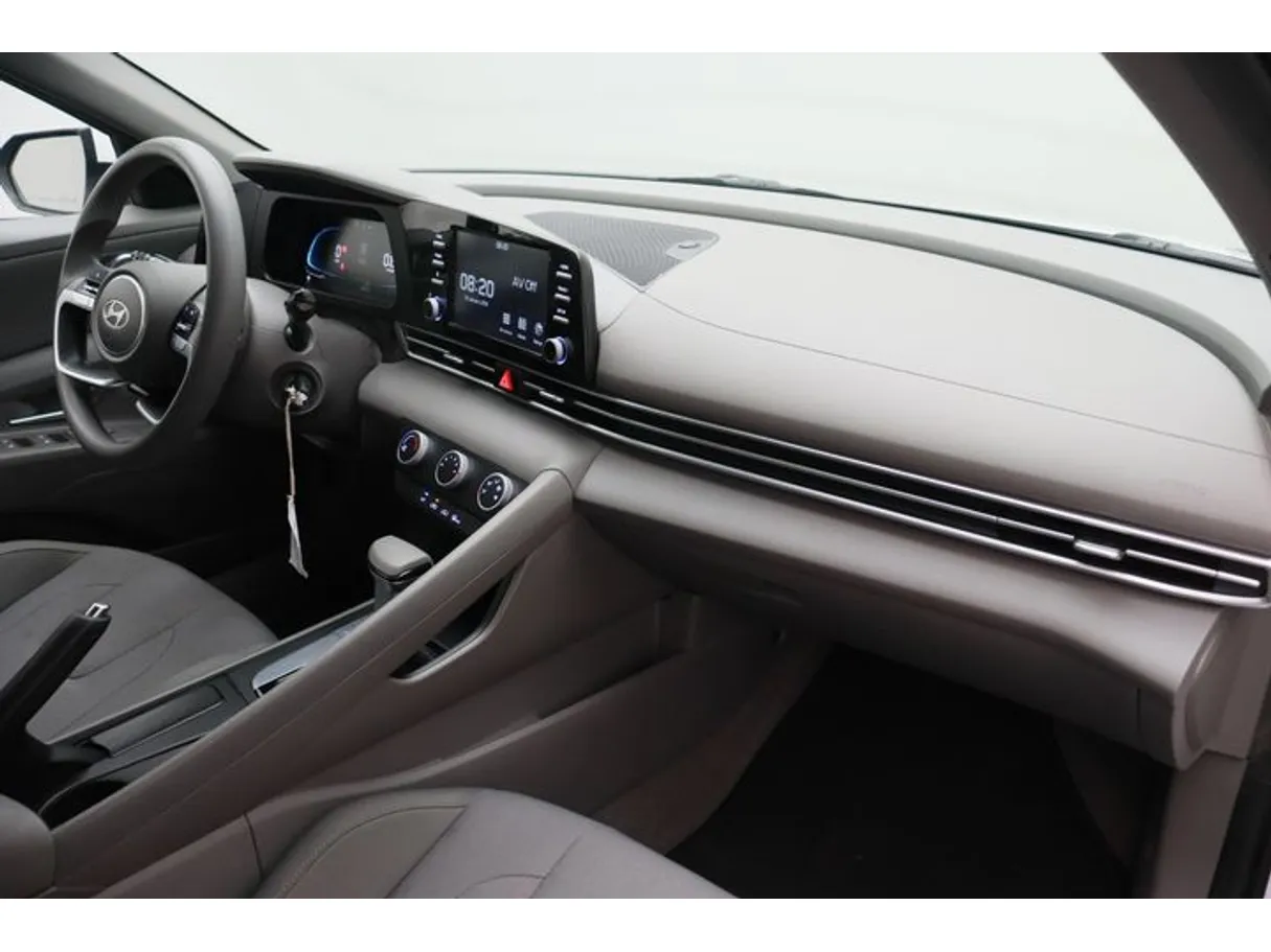 Car image 10