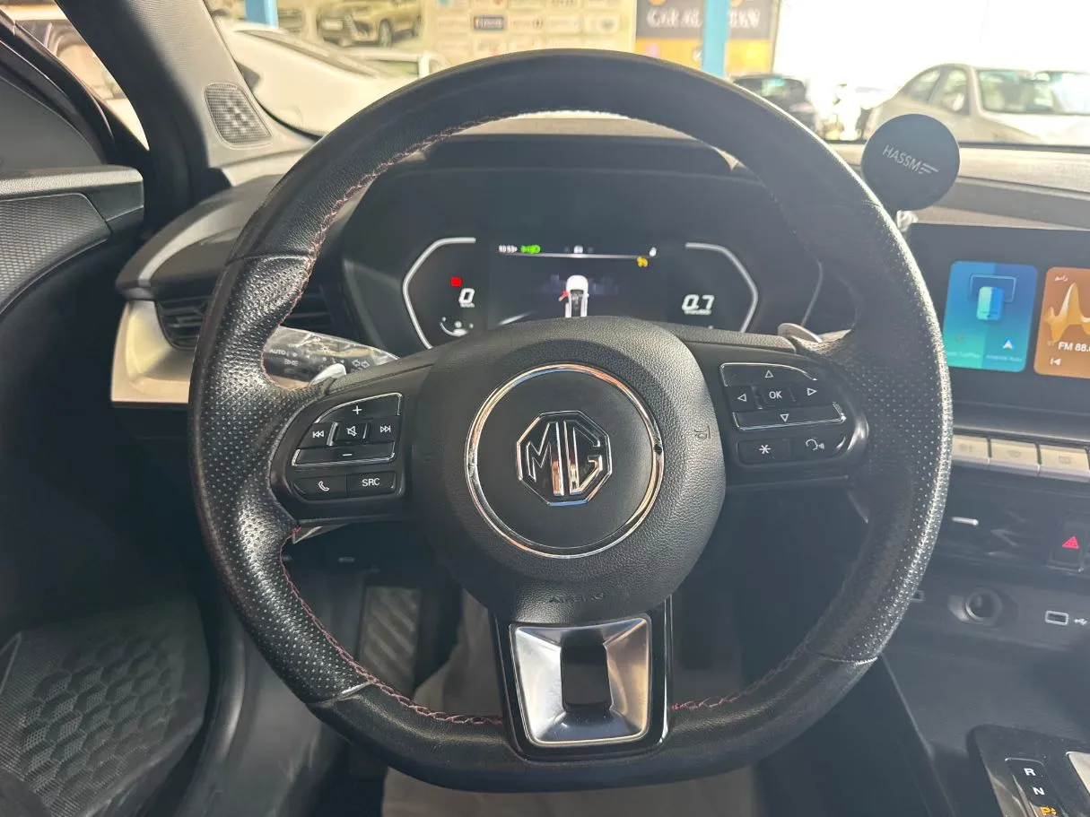 Car image 10
