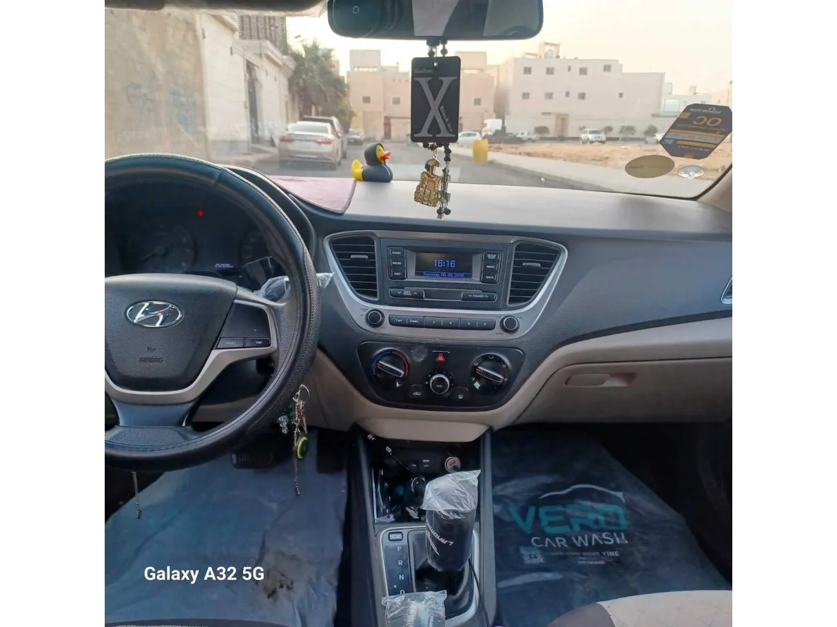 Car image 17
