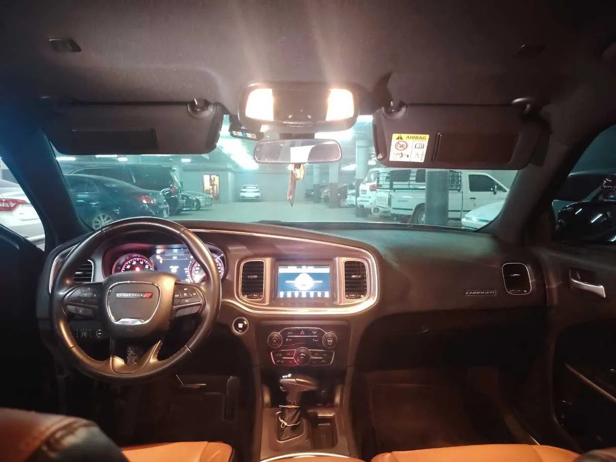 Car image 17