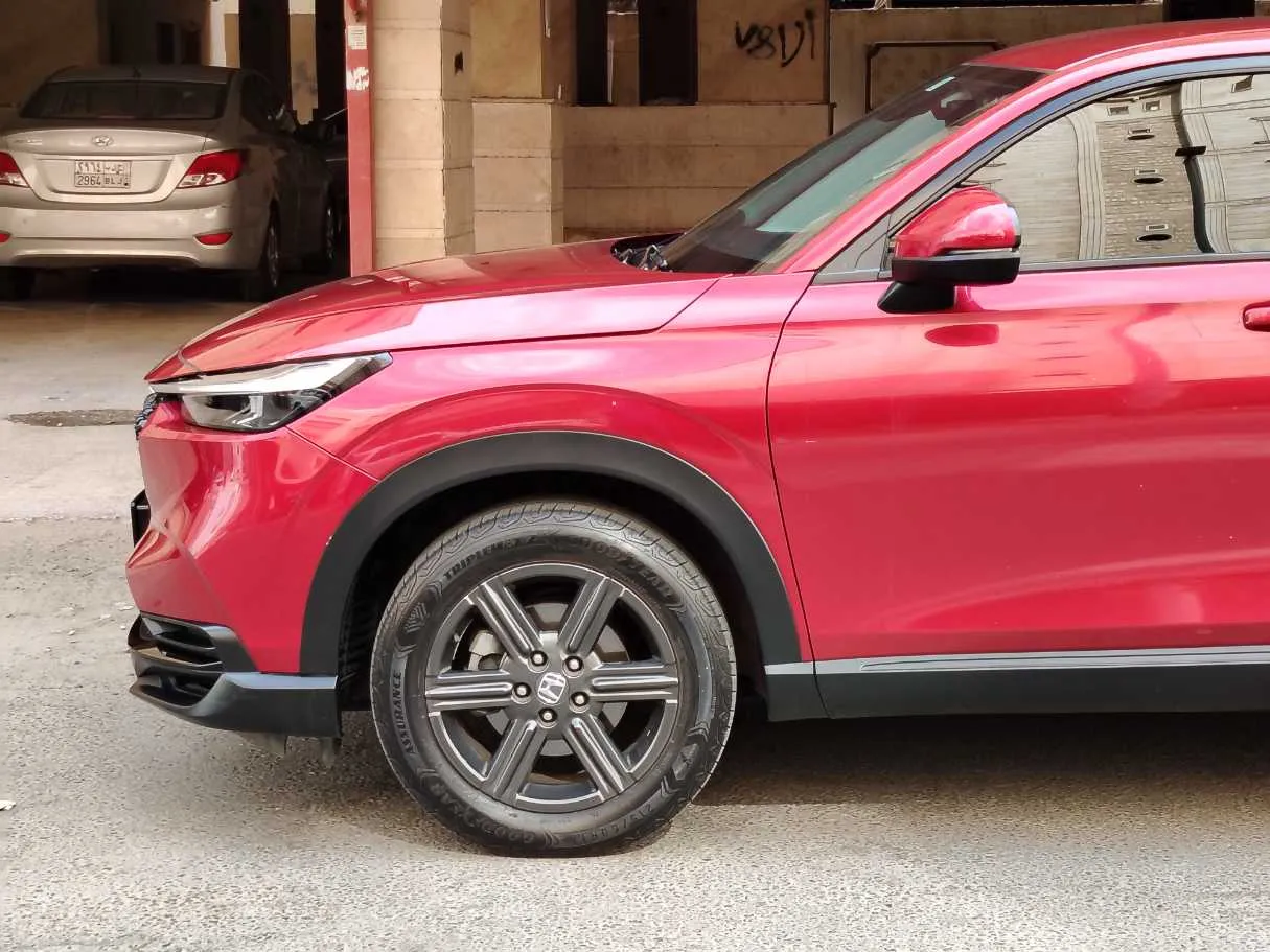 Car image 9