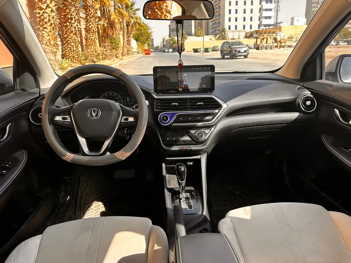 Car image 16