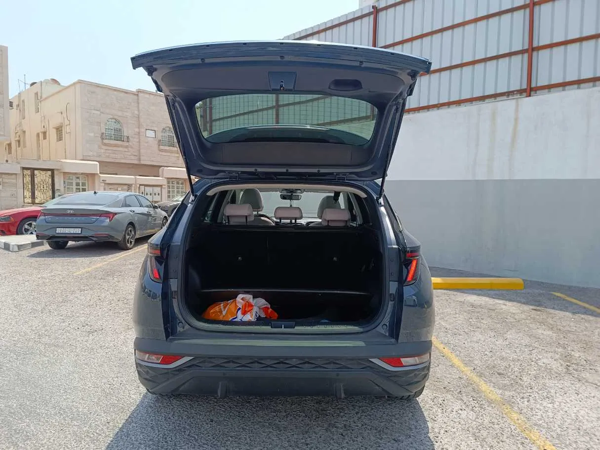 Car image 25
