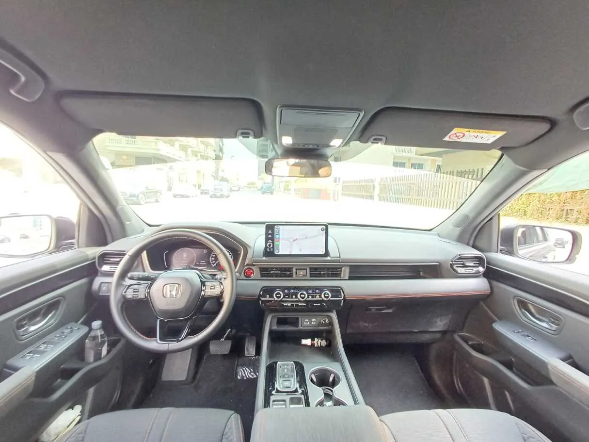 Car image 19
