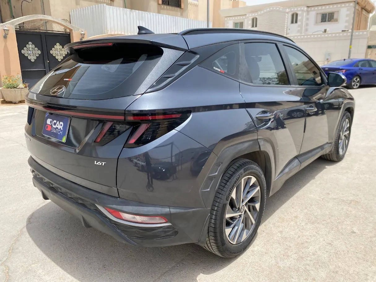 Car image 5