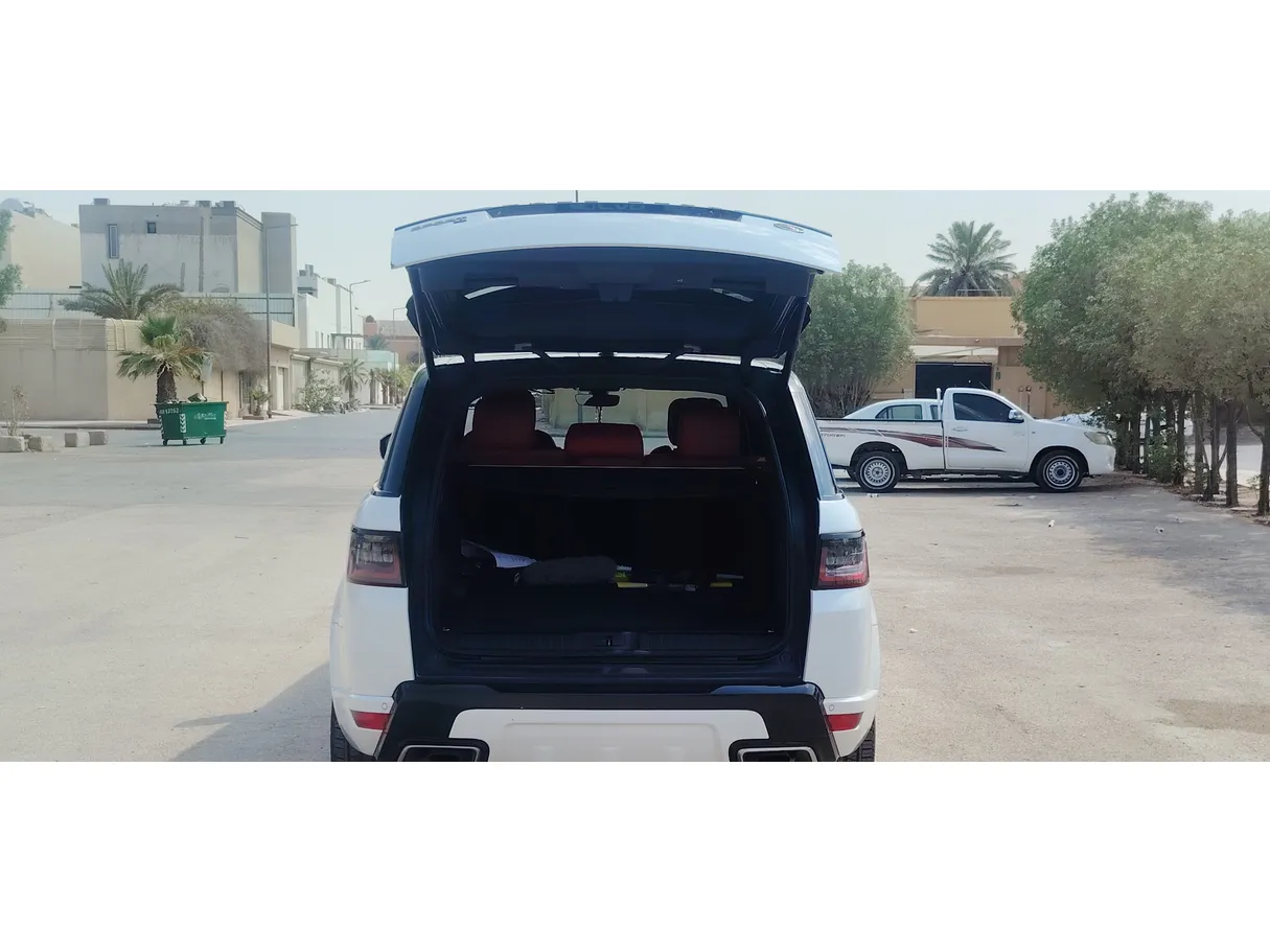 Car image 24