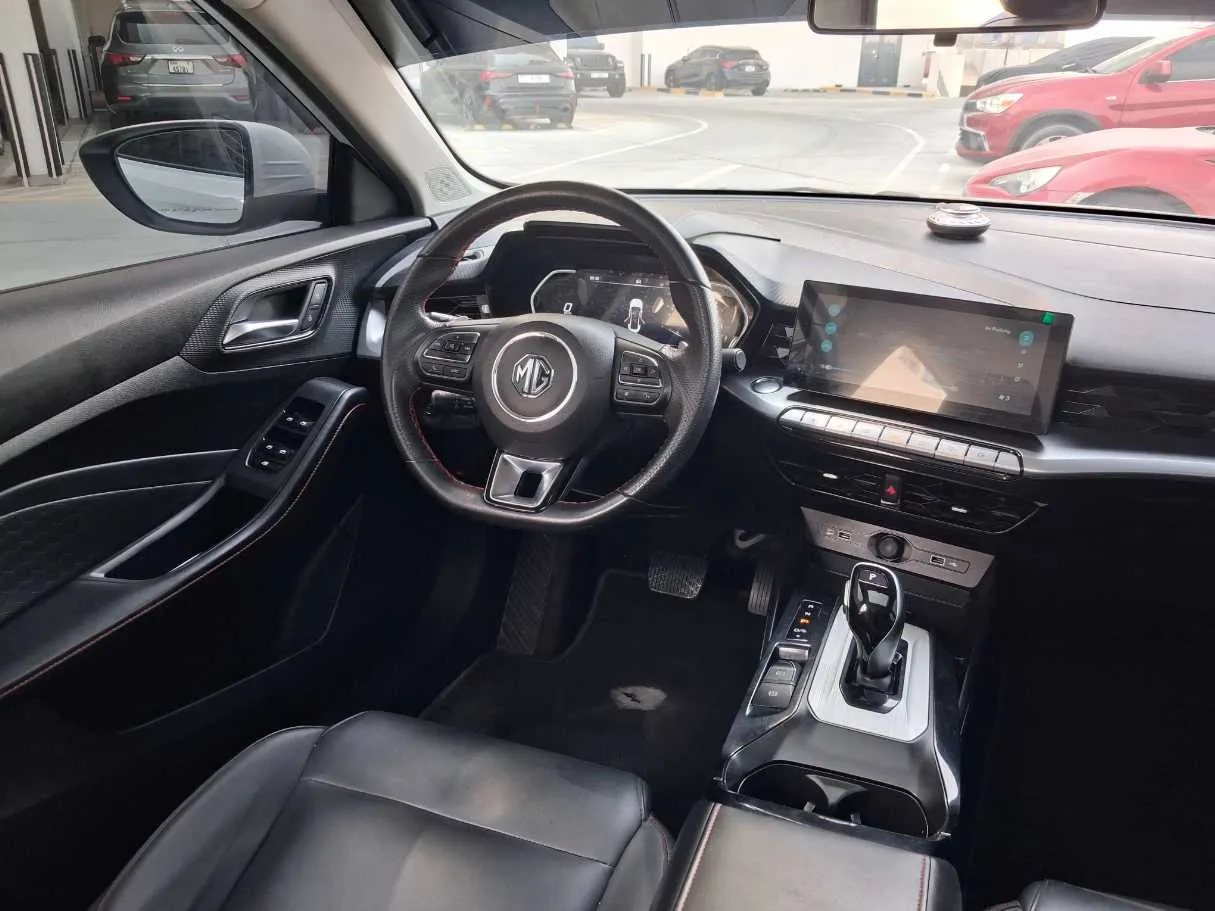 Car image 17