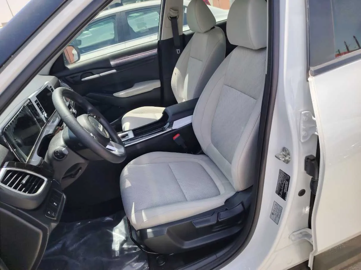Car image 14