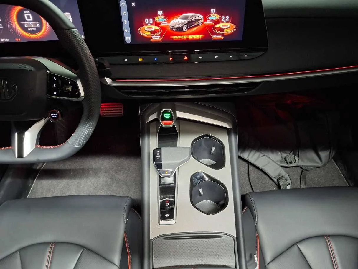 Car image 15