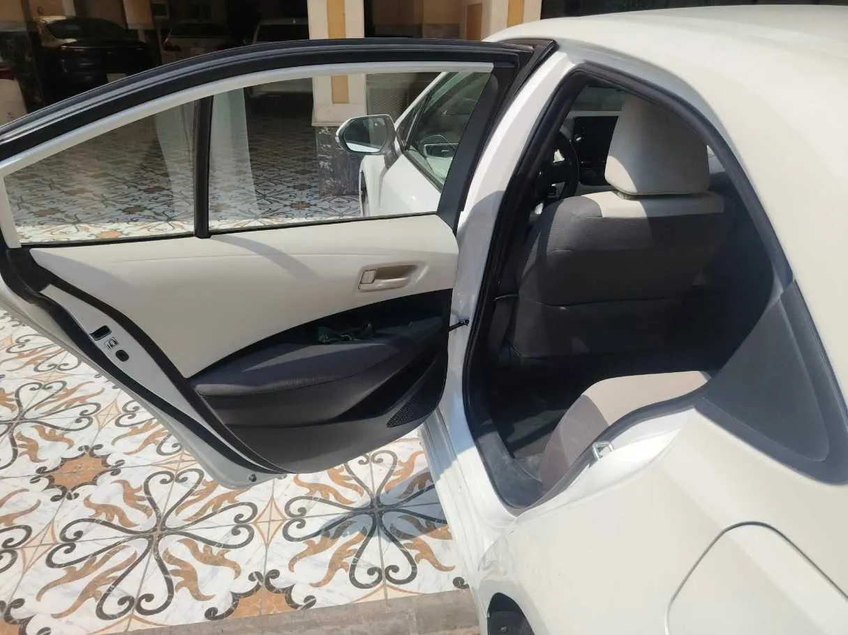 Car image 17