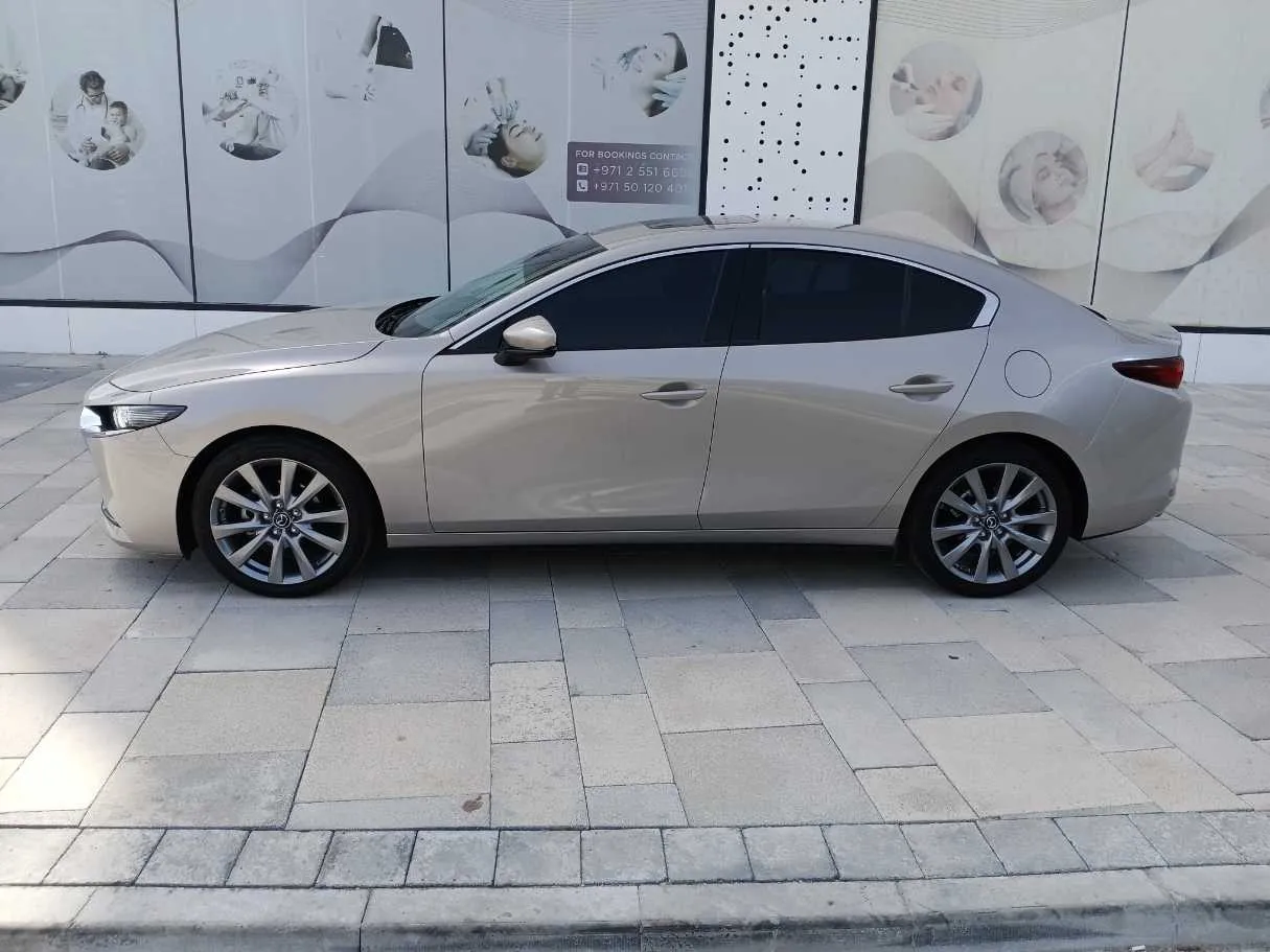 Car image 4