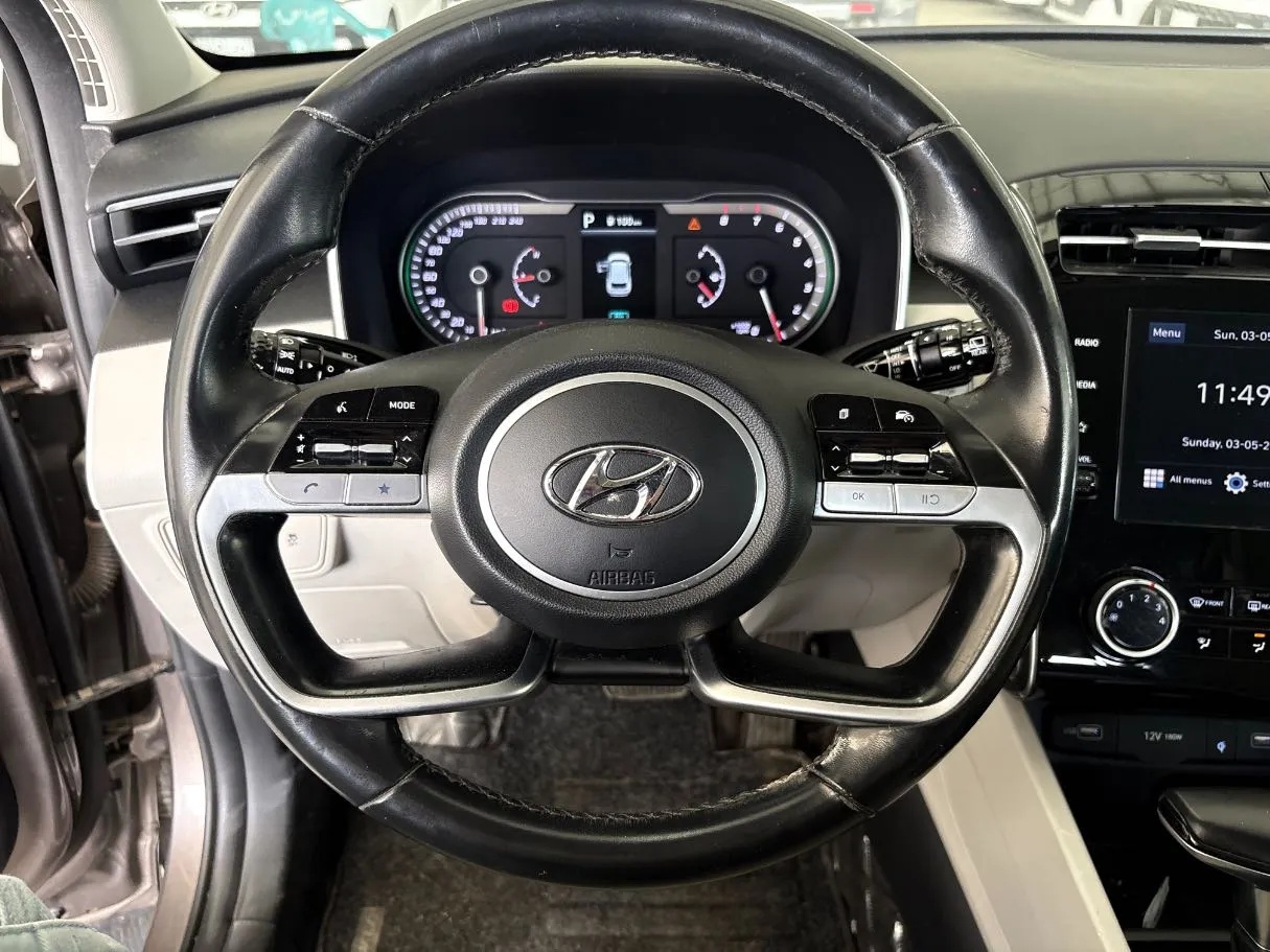 Car image 15