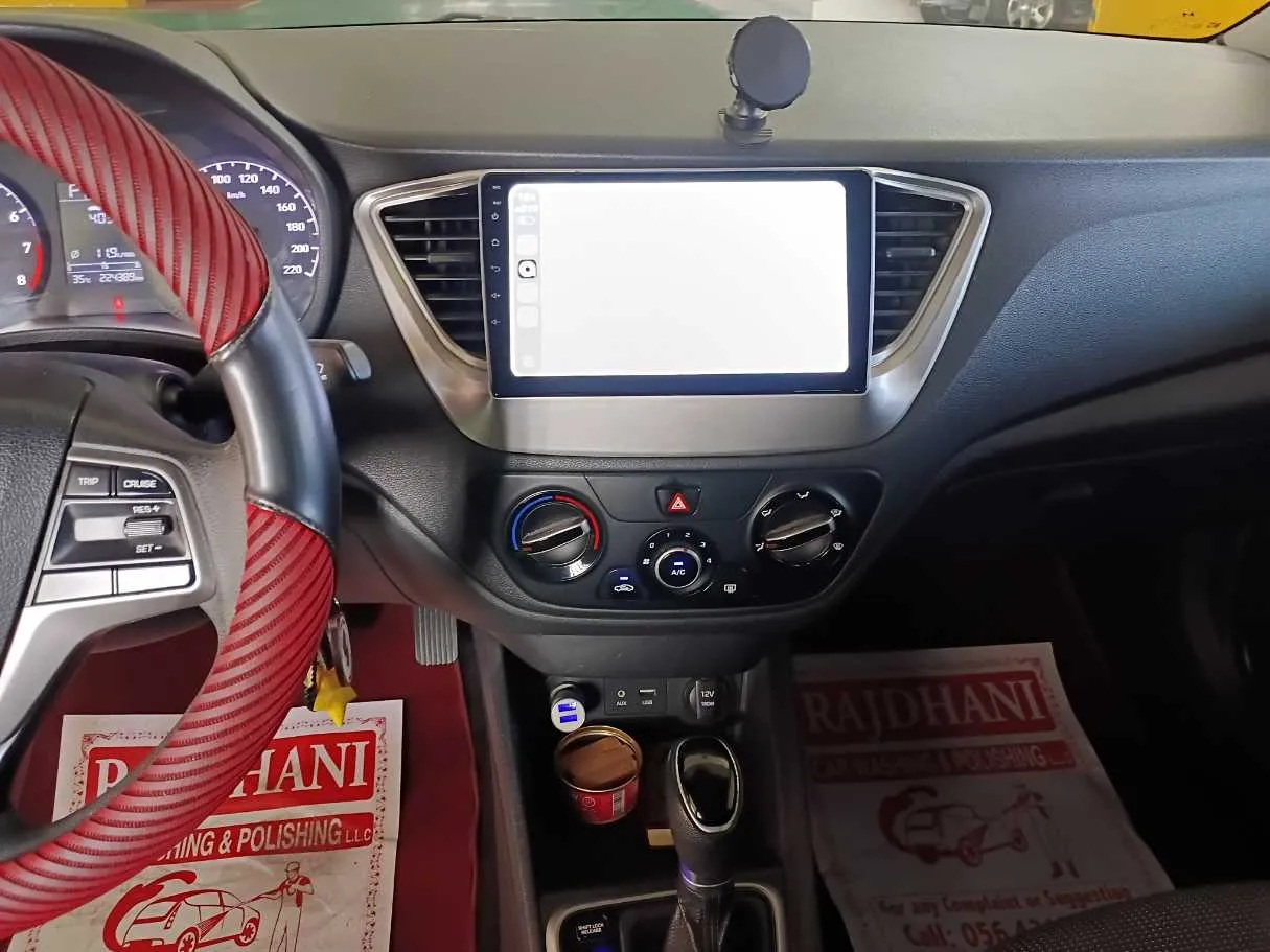Car image 16