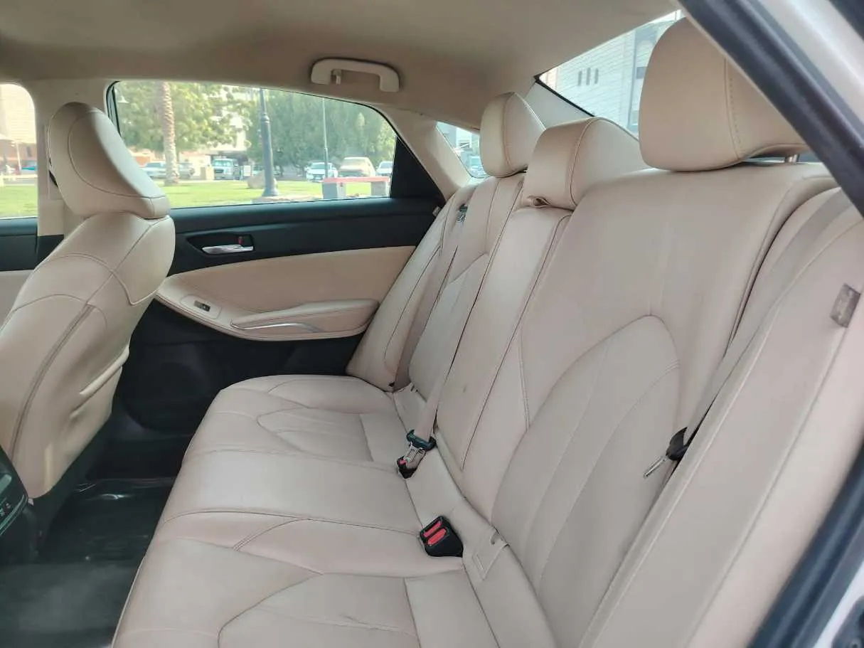 Car image 19