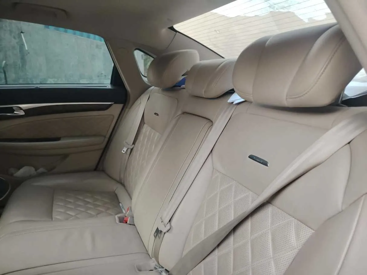 Car image 15