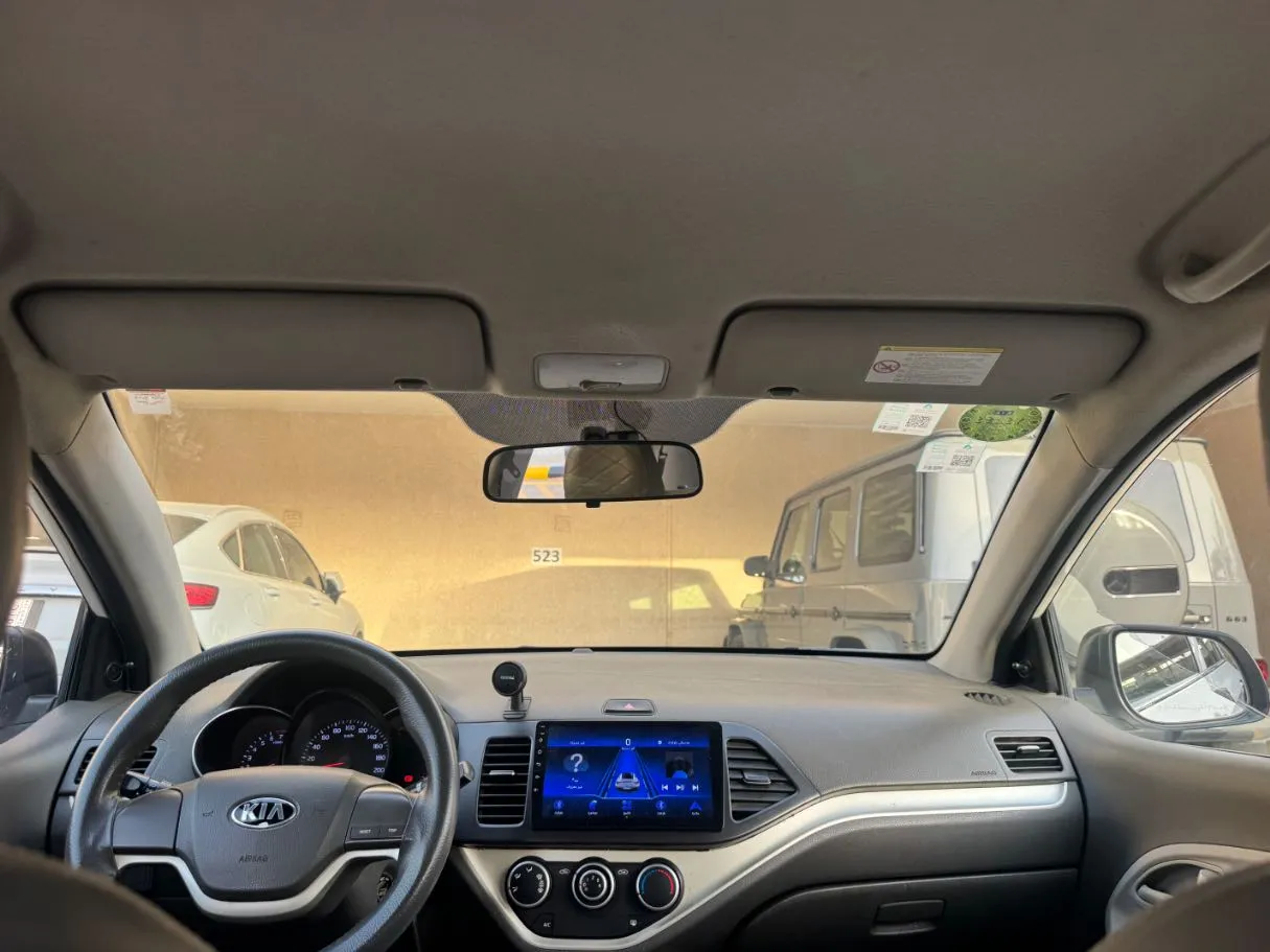 Car image 14
