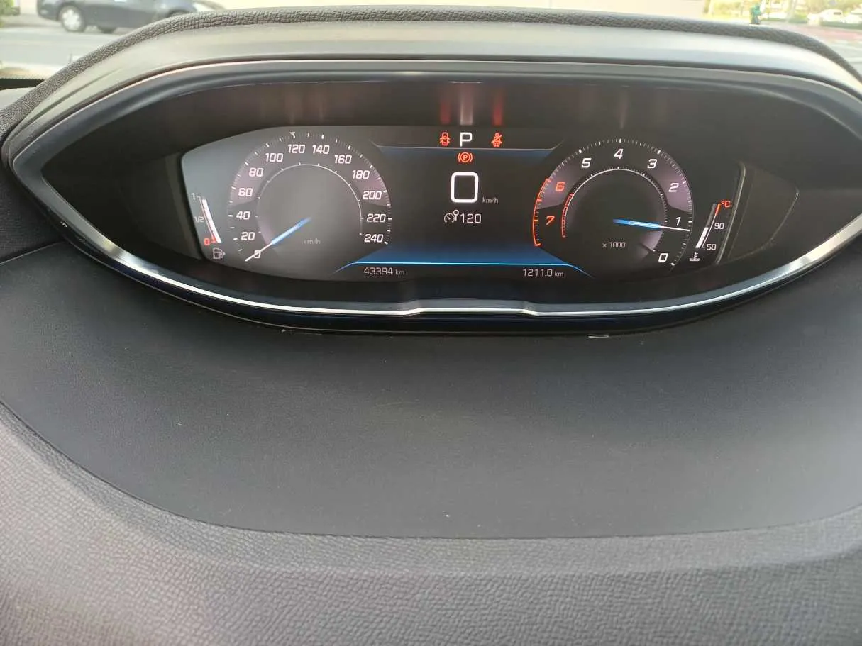 Car image 18