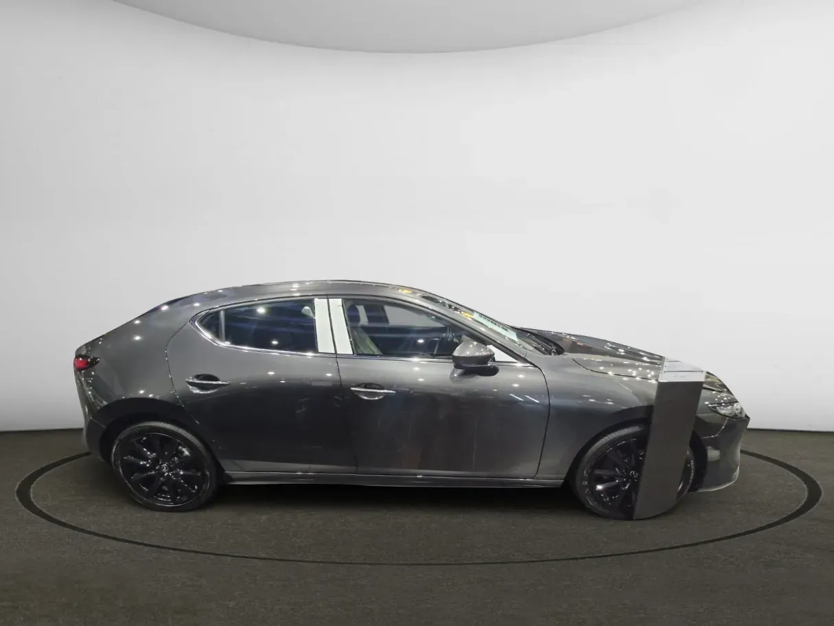 Car image 3