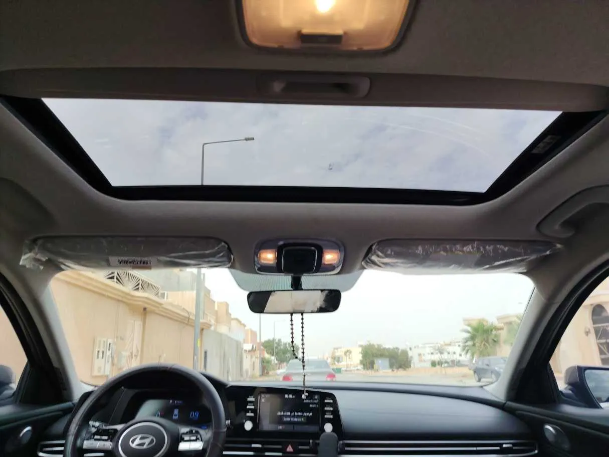 Car image 16