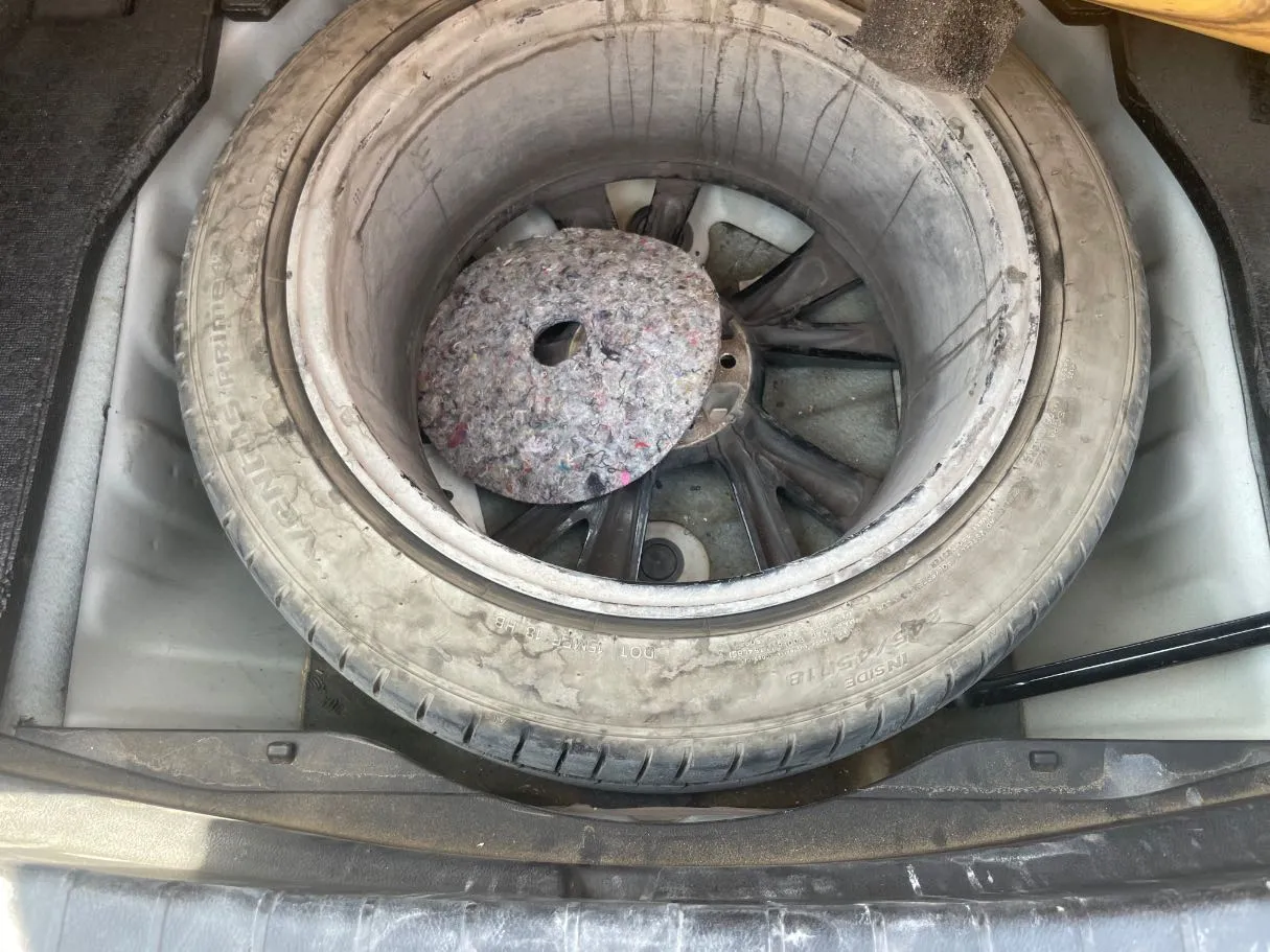 Car image 24