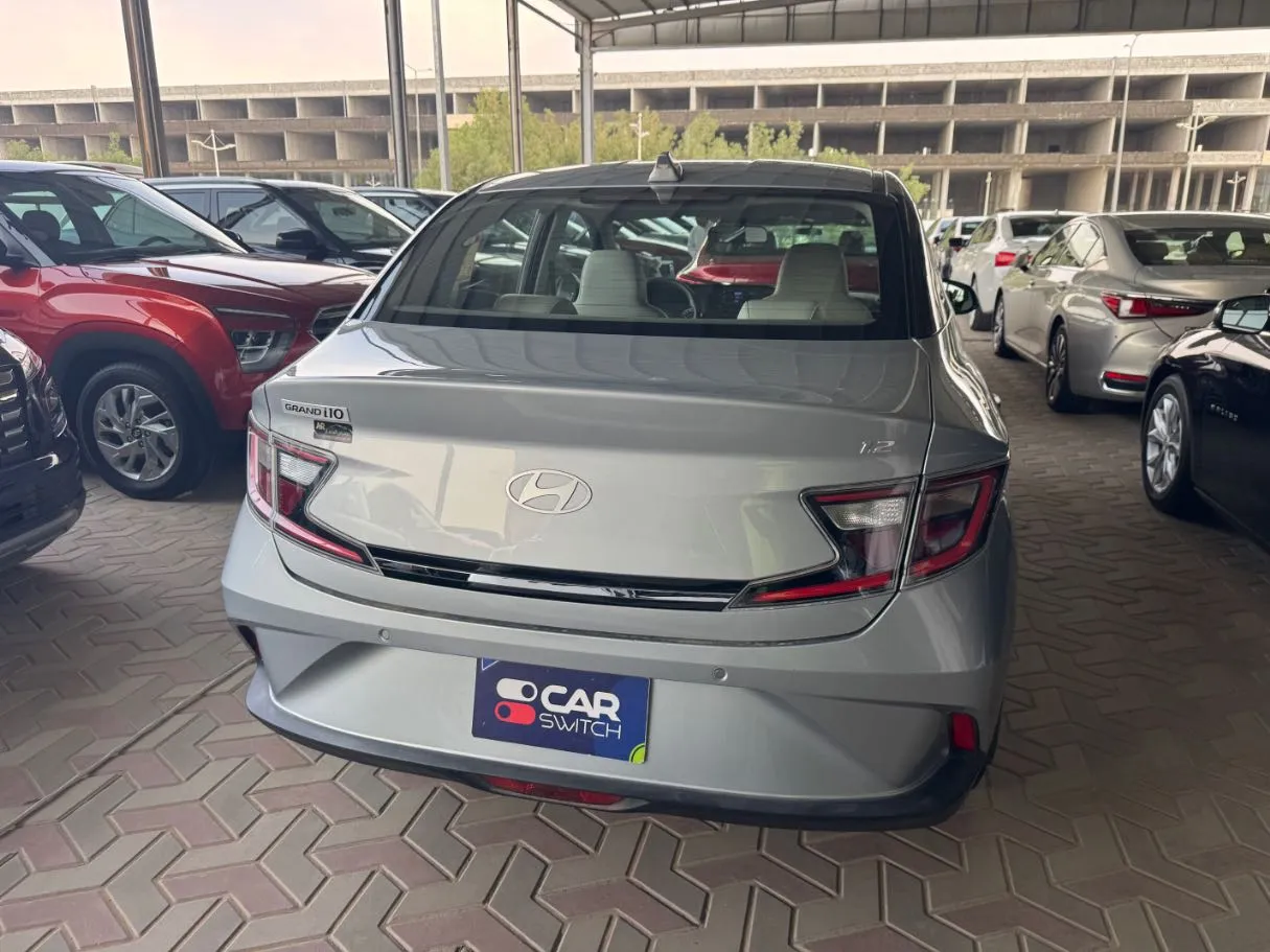 Car image 4