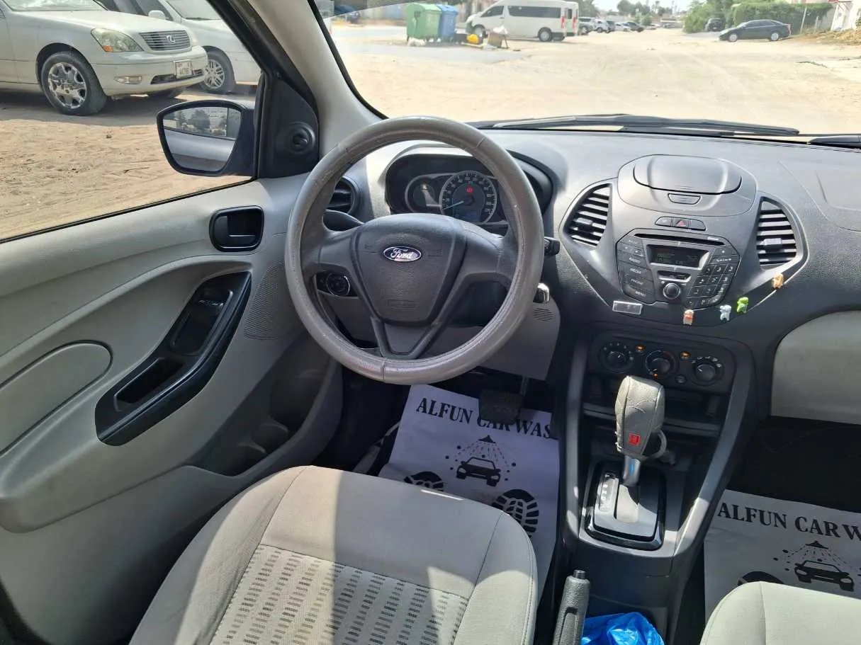 Car image 17