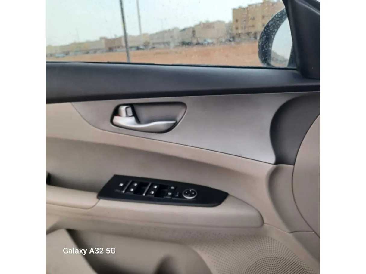 Car image 28