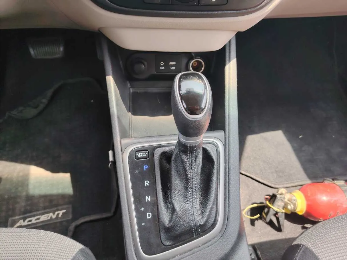 Car image 18