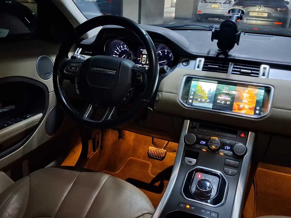 Car image 17