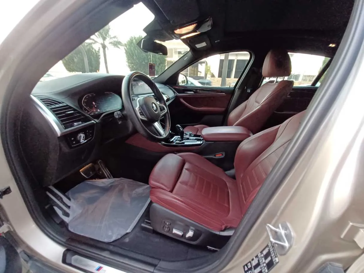 Car image 12