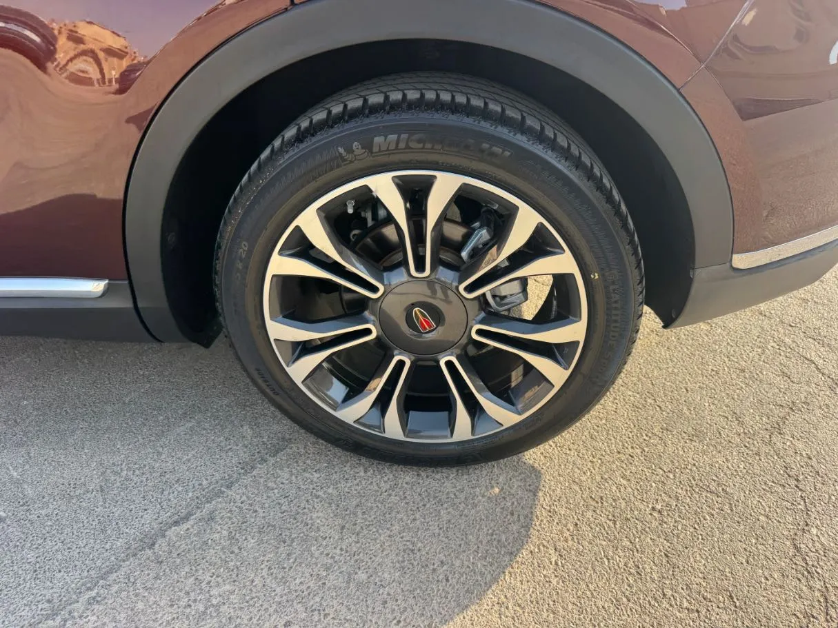 Car image 9